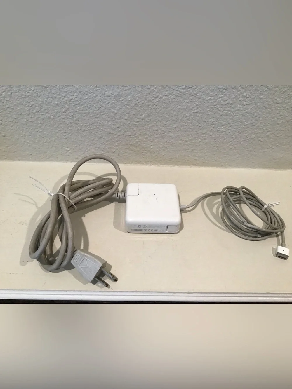 Apple 60W MagSafe Power Adapter in White